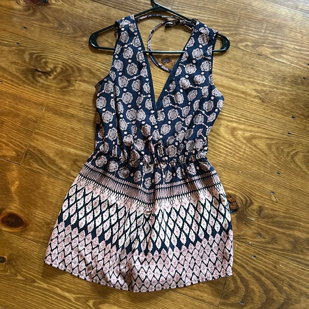 Ilia ilia adorable plunge neck romper
